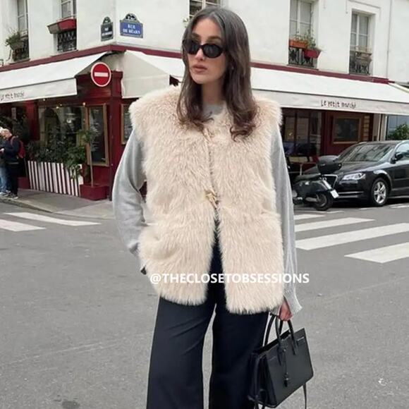 ZARA Faux Fur Toggle Vest NWT 🤍 - Picture 7 of 16